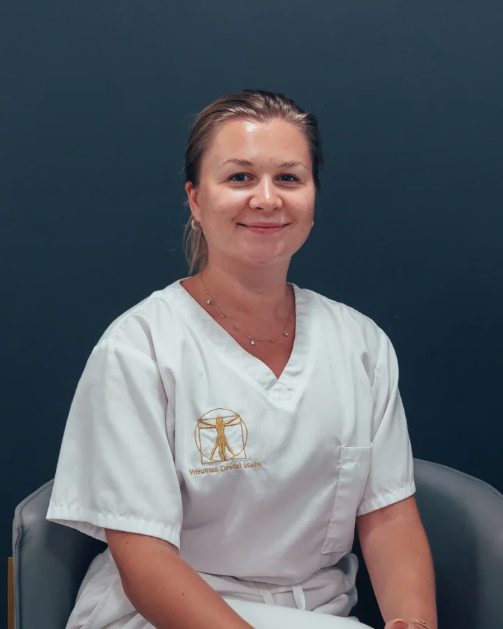 Dr Lizzie Roberts
